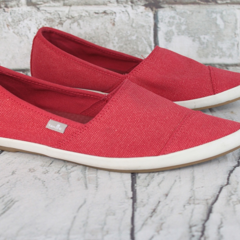 Sanuk Pointed Toe Canvas Slip-on Flat Shoe